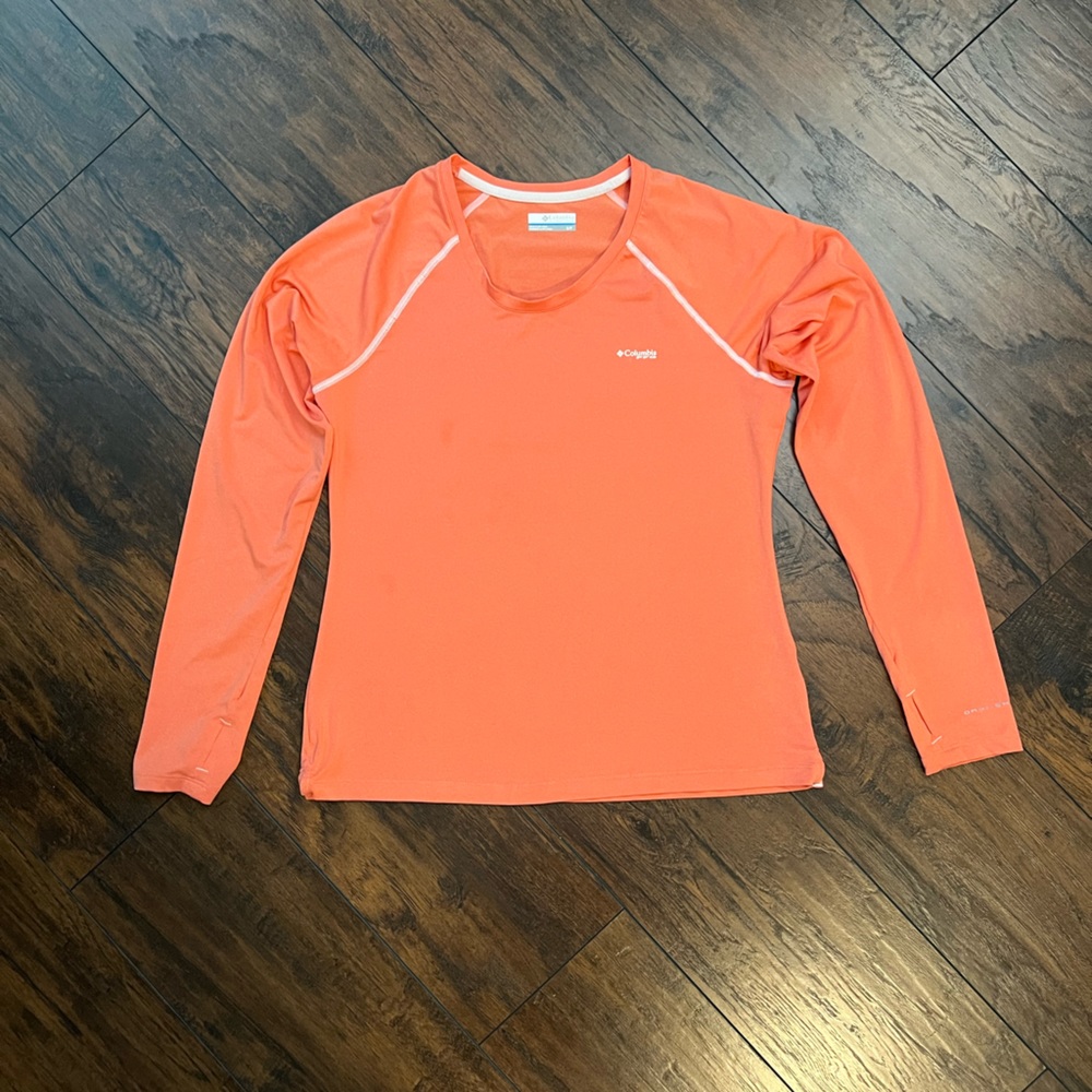 Columbia woman’s dry fit